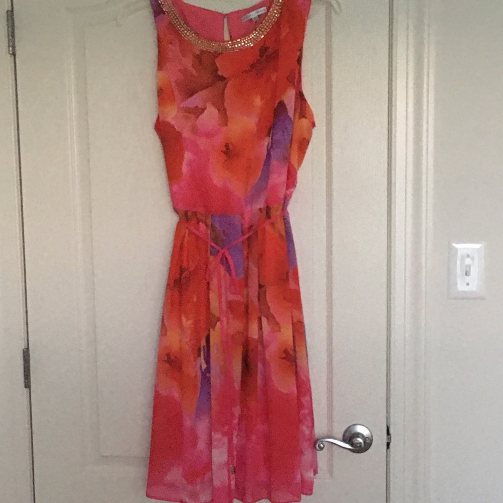 Dress - Picture 7 of 9